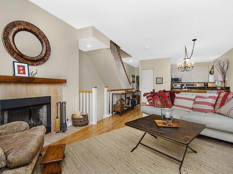1889 Maple Ave #E11, Evanston, IL 60201 photo 2