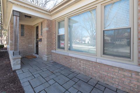 1202 E Liberty Dr, Wheaton, IL 60187 photo 3