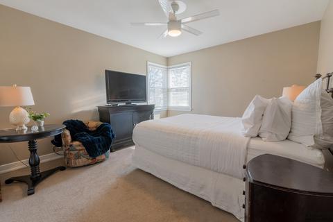 1202 E Liberty Dr, Wheaton, IL 60187 photo 15