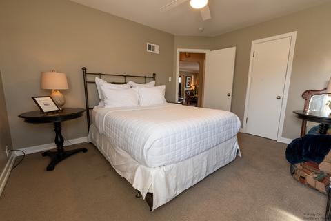 1202 E Liberty Dr, Wheaton, IL 60187 photo 16