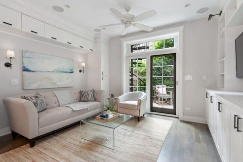 61 Elm St, Chicago, IL 60611 photo 13