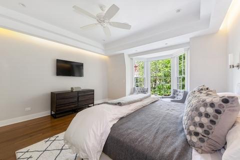 61 Elm St, Chicago, IL 60611 photo 21