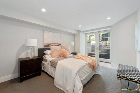 61 Elm St, Chicago, IL 60611 photo 36