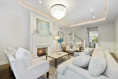 61 Elm St, Chicago, IL 60611 photo 3