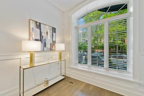 61 Elm St, Chicago, IL 60611 photo 5