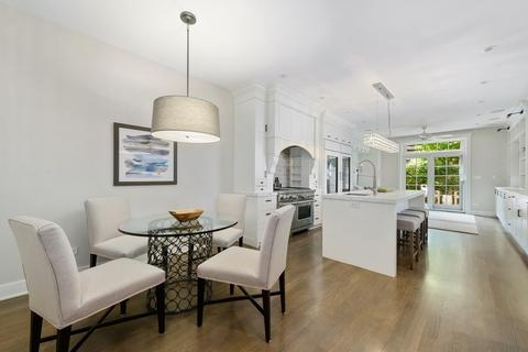 61 Elm St, Chicago, IL 60611 photo 10