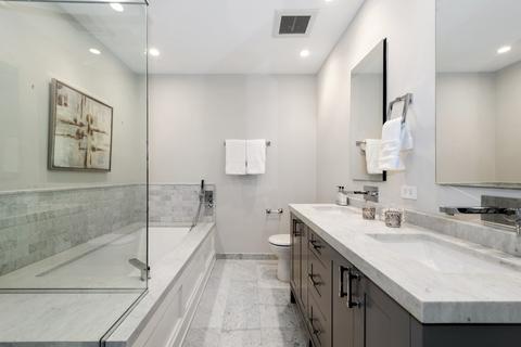 61 Elm St, Chicago, IL 60611 photo 30
