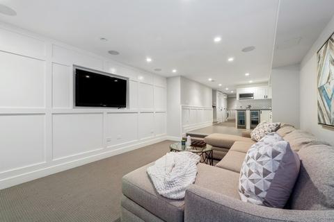 61 Elm St, Chicago, IL 60611 photo 32