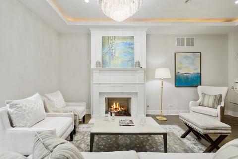 61 Elm St, Chicago, IL 60611 photo 4
