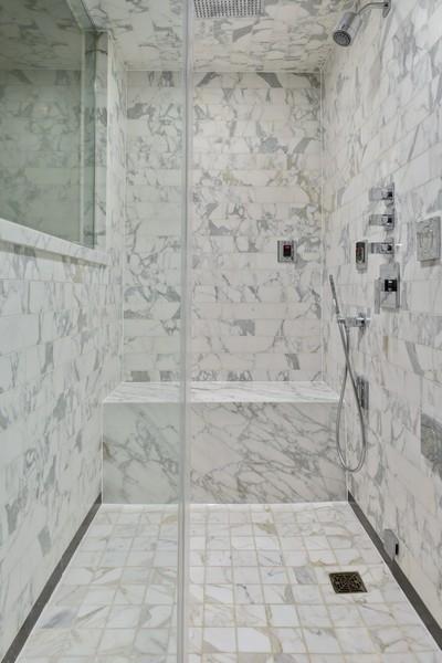 61 Elm St, Chicago, IL 60611 photo 28