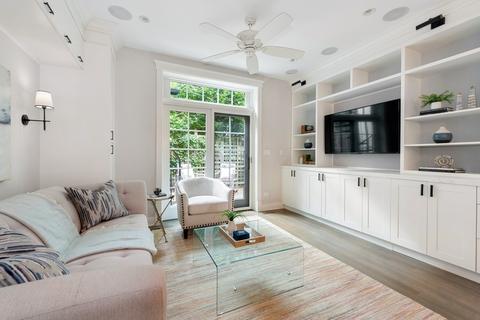 61 Elm St, Chicago, IL 60611 photo 12
