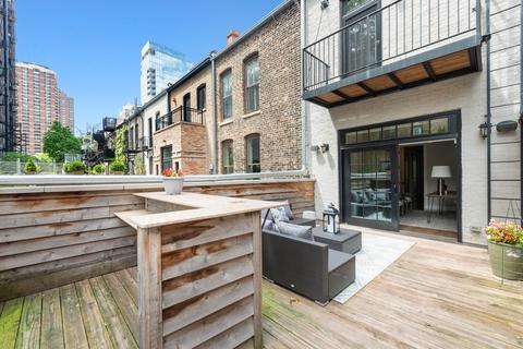 61 Elm St, Chicago, IL 60611 photo 40