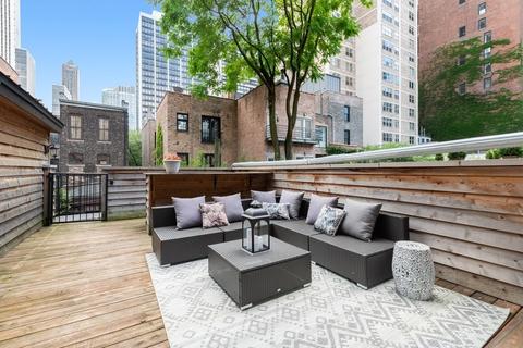 61 Elm St, Chicago, IL 60611 photo 18
