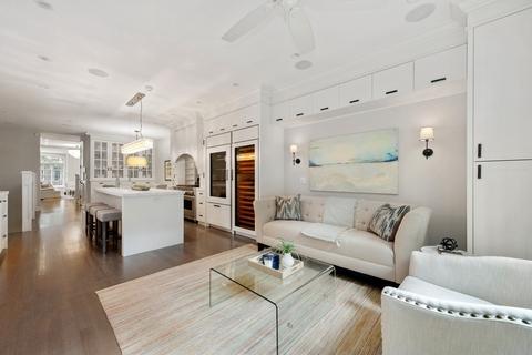 61 Elm St, Chicago, IL 60611 photo 14
