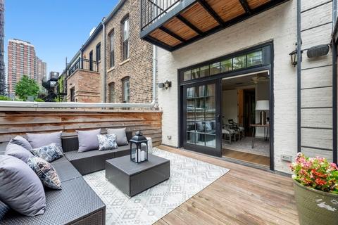 61 Elm St, Chicago, IL 60611 photo 19