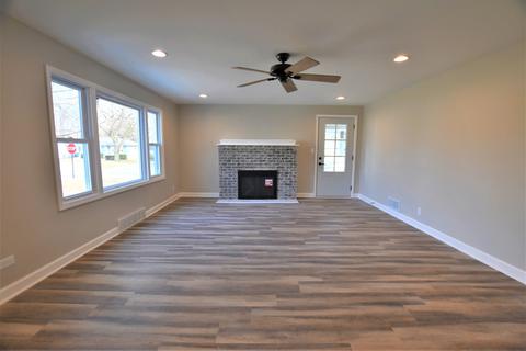 1107 Meyer St, Elgin, IL 60123 photo 3
