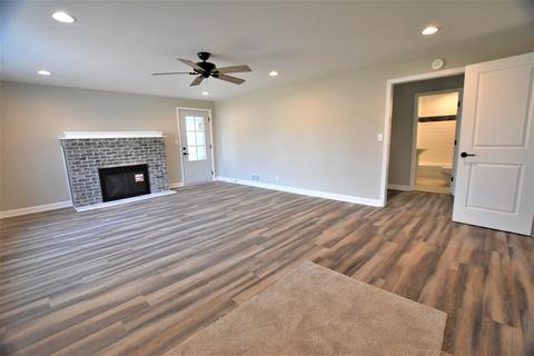 1107 Meyer St, Elgin, IL 60123 photo 4