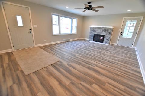1107 Meyer St, Elgin, IL 60123 photo 5