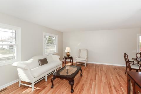 1225 Hassell Cir, Hoffman Estates, IL 60169 photo 3
