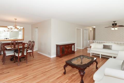 1225 Hassell Cir, Hoffman Estates, IL 60169 photo 4