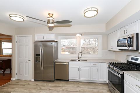 1225 Hassell Cir, Hoffman Estates, IL 60169 photo 7