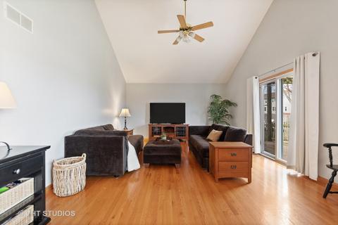 2834 Colonial Dr, Elgin, IL 60123 photo 5