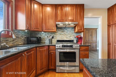 2834 Colonial Dr, Elgin, IL 60123 photo 8
