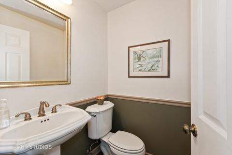 2834 Colonial Dr, Elgin, IL 60123 photo 12