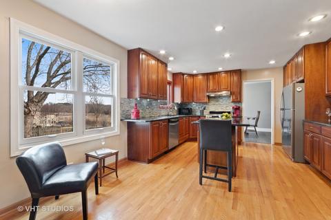2834 Colonial Dr, Elgin, IL 60123 photo 7