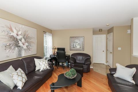 1340 Newcastle Ln, Bartlett, IL 60103 photo 16