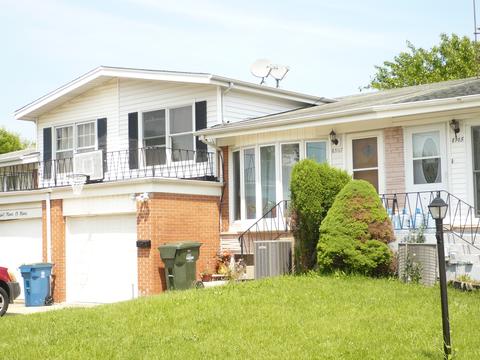 8907 Robin Dr, Des Plaines, IL 60016 photo 1
