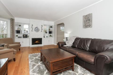 561 Rose Ave, Des Plaines, IL 60016 photo 3