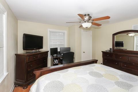 561 Rose Ave, Des Plaines, IL 60016 photo 14