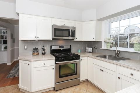 561 Rose Ave, Des Plaines, IL 60016 photo 8