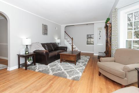 561 Rose Ave, Des Plaines, IL 60016 photo 4