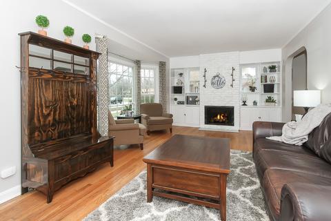 561 Rose Ave, Des Plaines, IL 60016 photo 2