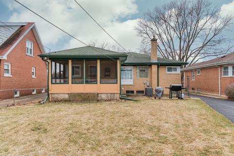 407 S Pine St, Mount Prospect, IL 60056 photo 2