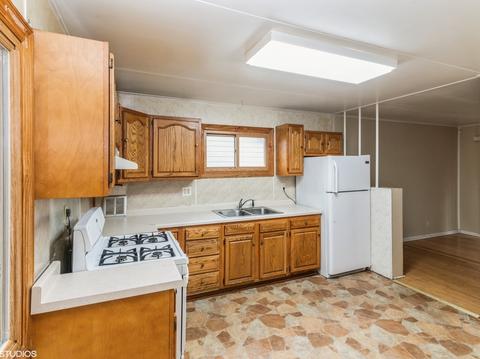 1951 E Cedar Pl, Kankakee, IL 60901 photo 4