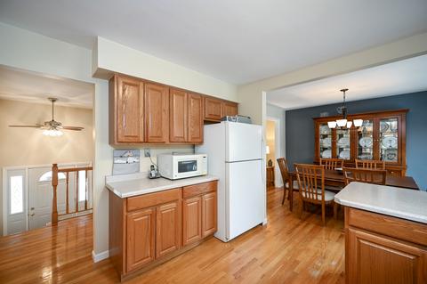 1280 Kent Ct, Wheaton, IL 60189 photo 9