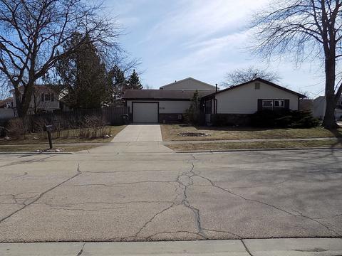 1689 Cape Breton Ct, Hoffman Estates, IL 60192 photo 2