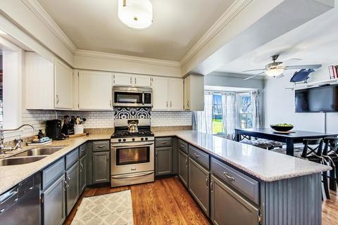 4100 Oaksbury Ln, Rolling Meadows, IL 60008 photo 12