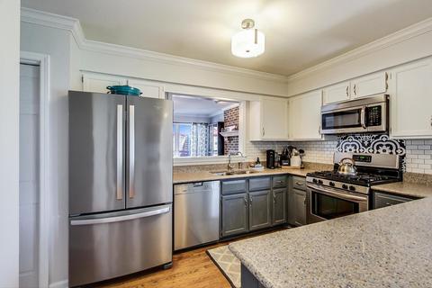 4100 Oaksbury Ln, Rolling Meadows, IL 60008 photo 11