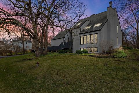 10 W Rawson Bridge Rd, Oakwood Hills, IL 60013 photo 1