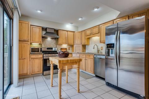 656 Mitchell Ct, Gurnee, IL 60031 photo 4