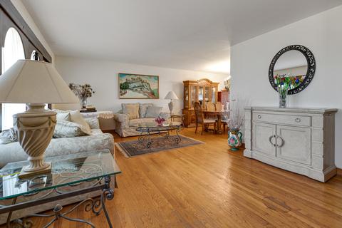 253 Denver Dr, Des Plaines, IL 60018 photo 3