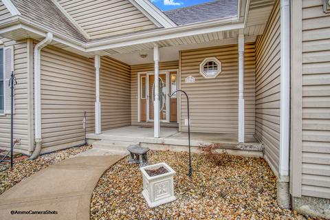 704 Buffalo Dr, Minooka, IL 60447 photo 3