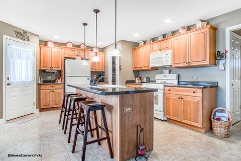 704 Buffalo Dr, Minooka, IL 60447 photo 8