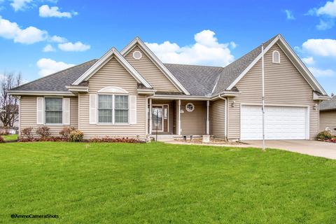 704 Buffalo Dr, Minooka, IL 60447 photo 1
