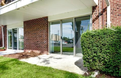 100 Deborah Ln, Wheeling, IL 60090 photo 1