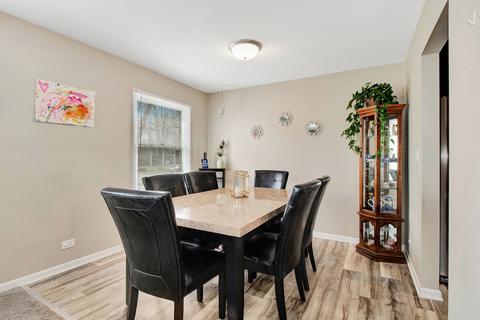 30 Des Plaines Ln, Hoffman Estates, IL 60169 photo 3